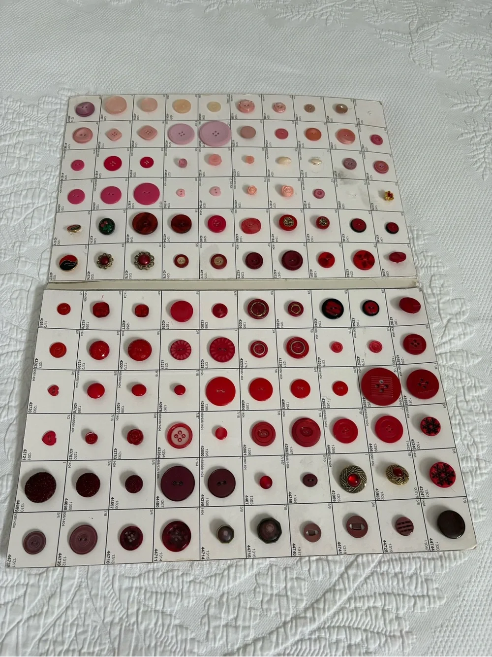 Vintage button collection salesman sample card red pink 118 different buttons